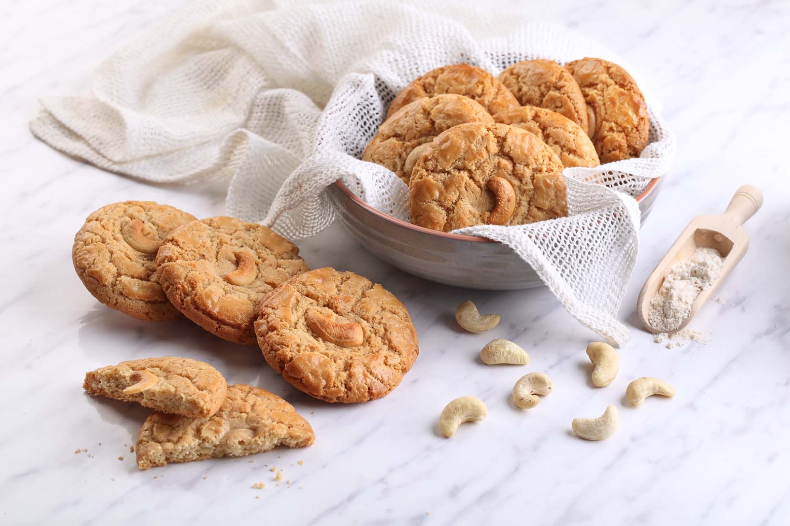 Chinese cashew nut cookies