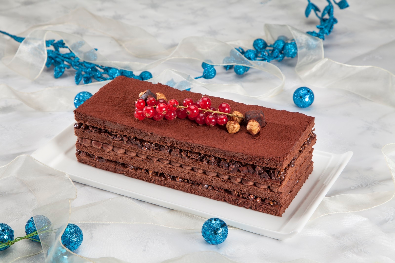 Chocolate cake with chocolate ganache and crispy almond layer