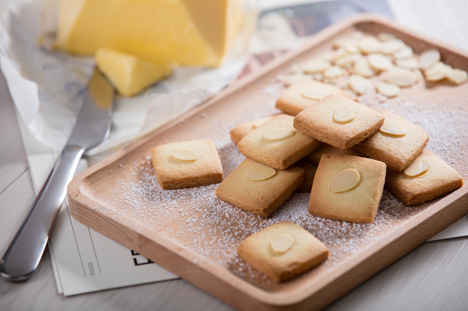 Almond cookies