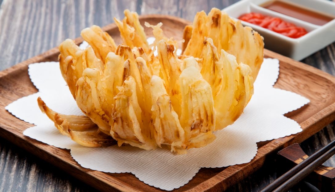 Fried onion blossom