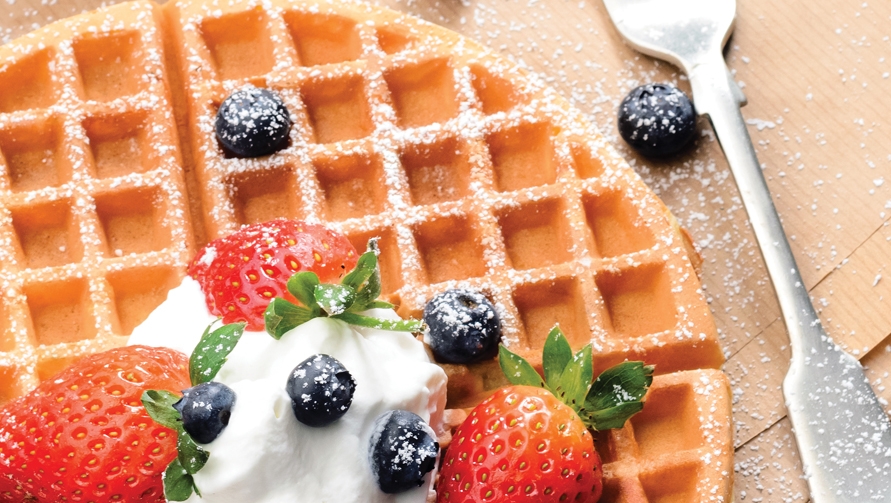 Superfine wholegrain waffle with strawberry